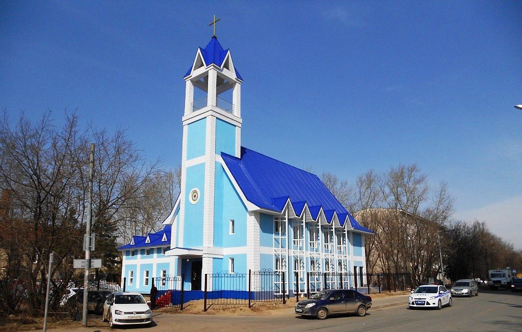 Bild på den nya, blåa kyrkbyggnaden. Kazani, Ryssland.