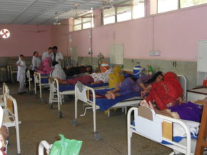 Bild på ett rum i den kvinnliga avdelningen på det kristna sjukhuset Tank.