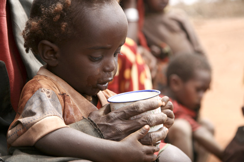 Barnen drabbas hårt av bristen på mat och vatten i östra Afrika. Torkan har lett till dåliga skördar och höga matpriser. Foto: ACT.