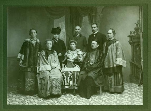 I mars 1911 öppnade en utställning med kinesiska och afrikanska föremål i Helsingfors. Erland Sihvonen