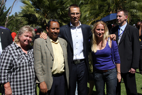 Utrikesminister Alexander Stubb diskuterade de dövas situation i Etiopien med Finska Missionssällskapets missionärer Mirja Himanen